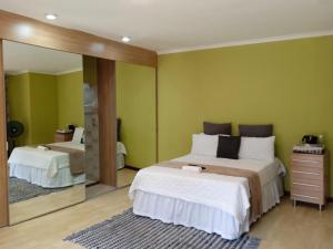 Katil atau katil-katil dalam bilik di NELSPRUIT MHLANGENI GUEST HOUSE