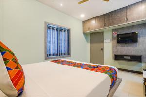 Кровать или кровати в номере FabHotel Lio7 Grand