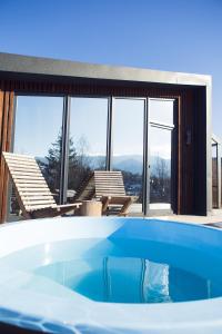 Bazén v ubytování Blog House Resort nebo v jeho okolí