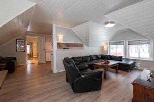 a living room with a couch and a table at Rjukan Hytteby in Rjukan