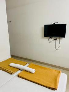 A television and/or entertainment centre at Shiny spices Homes