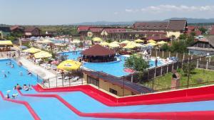 an overhead view of a large water park at Motel Moara Veche in Săcălăşeni