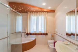 Koupelna v ubytování Villa Vescovado appartamento in casa vacanza