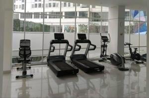 Fitnesscentret og/eller fitnessfaciliteterne på Popo Home Living - Apartemen Serpong Garden