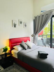 Кровать или кровати в номере CoreSoho Suite by BKAstaycation KotaWarisan Sepang KLIA Airport, Free Wifi, Free Netflix