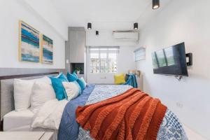 Giường trong phòng chung tại AIRPORT EXPRESS HOSTEL E-527, 3 Minutes to Airport, Fast Wifi, Free Netflix