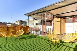 a patio with chairs and tables on a balcony at FanfullArt in Rome