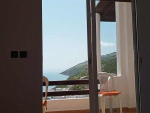 Dieses Zimmer bietet einen Balkon mit Meerblick. in der Unterkunft Villa The View in Tétouan