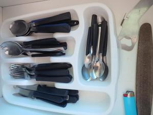 a white drawer filled with utensils at Uma agradável morada para descansar com a família ! in Governador Celso Ramos