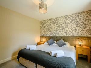 a bedroom with a bed with towels on it at 1 Bed in Sanquhar 89401 in Sanquhar