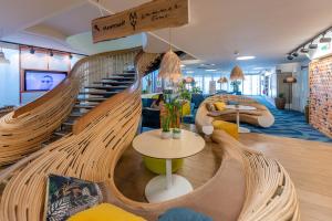 a living room with a couch and a staircase at Mercure Toulouse Centre Saint-Georges in Toulouse