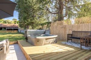 Κήπος έξω από το La Villa Romaine, Jacuzzi 15 min du Zoo de Beauval