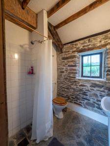 Koupelna v ubytování Ventry Farm - Seaside Cottage by Trident Holiday Homes