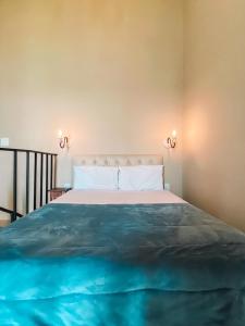 Cama ou camas em um quarto em Chalés Belo Vale - Tiradentes