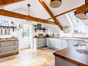 Η κουζίνα ή μικρή κουζίνα στο 4 bed in Sidmouth 53068