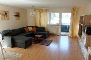 a living room with a couch and a television at Ferienwohnung Bärensteinblick in Stadt Wehlen