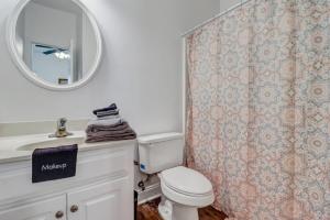 Koupelna v ubytování Eagle's Refuge - Close to GSU & Paulson Stadium + 15 fotografií