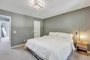 GATA 2 -The Rustic Suite - Close to GSU客房内的一张或多张床位