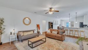 Posezení v ubytování Eagle's Retreat - Close to GSU & Paulson Stadium