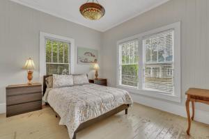 Postel nebo postele na pokoji v ubytování Historic Southern Home - close to downtown and GSU