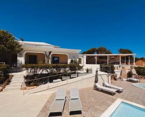 a villa with a swimming pool and a house at Domo s'Altura in Porto Rotondo