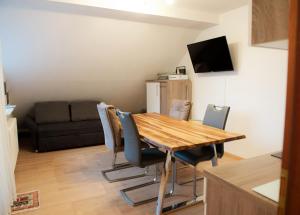 TV a/nebo společenská místnost v ubytování Ferienwohnung Prof. Dehmer