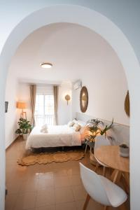Postel nebo postele na pokoji v ubytování Naim Guest House Nerja