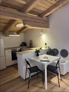 a kitchen with a table and chairs in a room at Alpine Apartments St-Sigmund in Sankt Sigmund im Sellrain