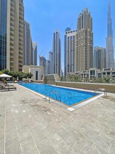 Bazén v ubytování Silkhaus chic studio Burj Khalifa Short Walk nebo v jeho okolí