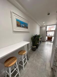 a kitchen with two stools and a counter in a room at Boutique Style Apartment Belfast in Belfast