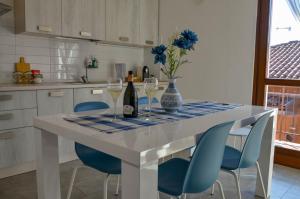 Kuchyň nebo kuchyňský kout v ubytování Blue Lagoon Home