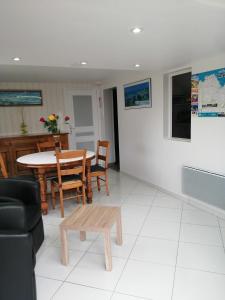 a living room with a table and chairs at gîte vacances in Moncontour