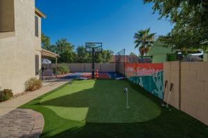 a putting green with a basketball hoop in a yard at Peoria Paradise Sportscourt Heated Pool Gameroom in Peoria