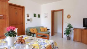 Μια τηλεόραση ή/και κέντρο ψυχαγωγίας στο Lemon House