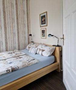 En eller flere senge i et værelse på Ferienwohnung im Logierhaus Villa Ihler