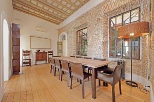 a dining room with a brick wall and a table and chairs at Piscinula in Rome