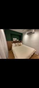 Postel nebo postele na pokoji v ubytování 2BR Modern Loft at PJ l LRT l 300Mbps Wifi