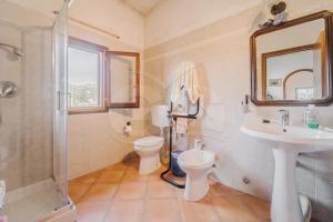 Et badeværelse på Villino Girasole - Goelba