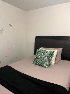 Postel nebo postele na pokoji v ubytování Jazmin Room