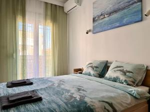 a bedroom with a bed with a painting on the wall at Relax Apartment II in Perea