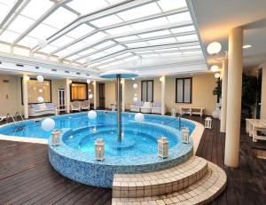 The swimming pool at or close to Hotel Agostini