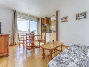 Kuchyňa alebo kuchynka v ubytovaní Apartment Ahinoa by Interhome