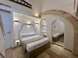 Postel nebo postele na pokoji v ubytování Vittorio Emanuele Charming Suites