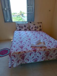 Ένα ή περισσότερα κρεβάτια σε δωμάτιο στο Casa BRISA DO MAR Abaís