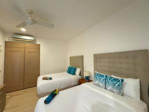 a bedroom with two beds and a cabinet at La mejor ubicación en Playa! in Playa del Carmen