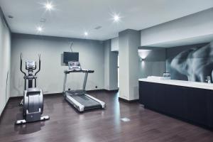 Fitness centrum a/nebo fitness zařízení v ubytování Silken Gran Teatro
