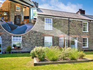 a house with a mirror on the side of it at 2 Bed in Padstow KCOTT in Wadebridge