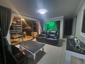 Weston Guest House Krugersdorp的休息区
