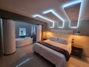 Weston Guest House Krugersdorp客房内的一张或多张床位