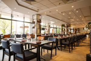 Restoran või mõni muu söögikoht majutusasutuses Eko Hotel Gardens